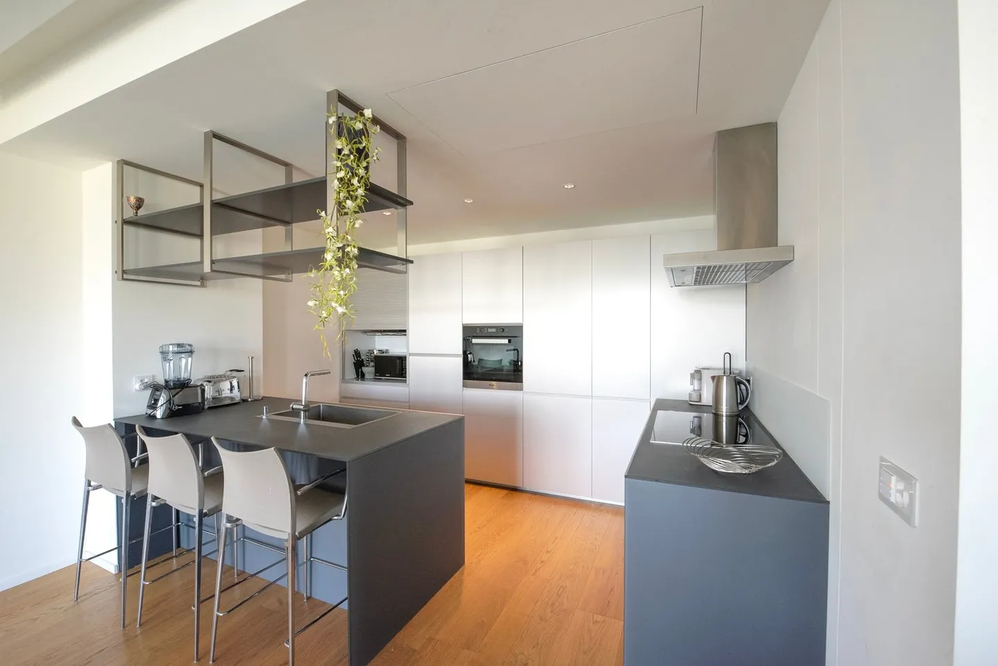 Large Penthouse with View and Rooftop Terrace - Photo 5 of 16