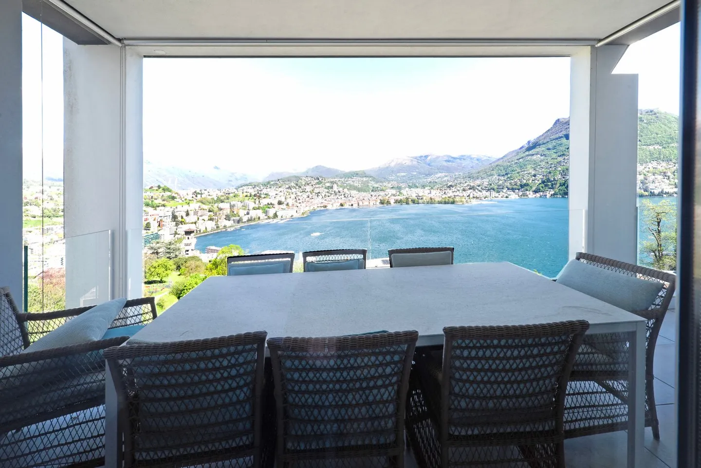 Large Penthouse with View and Rooftop Terrace - Photo 4 of 16