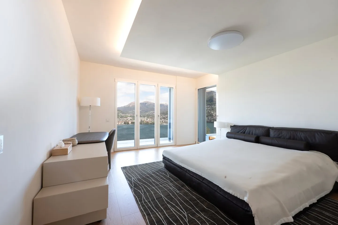 Large Penthouse with View and Rooftop Terrace - Photo 7 of 16