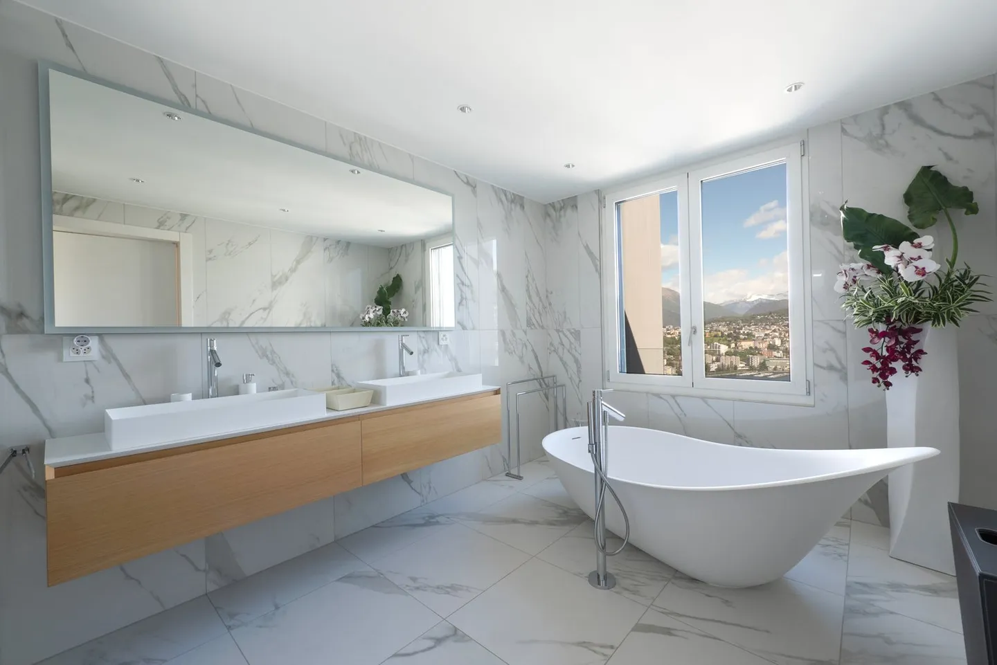 Large Penthouse with View and Rooftop Terrace - Photo 8 of 16