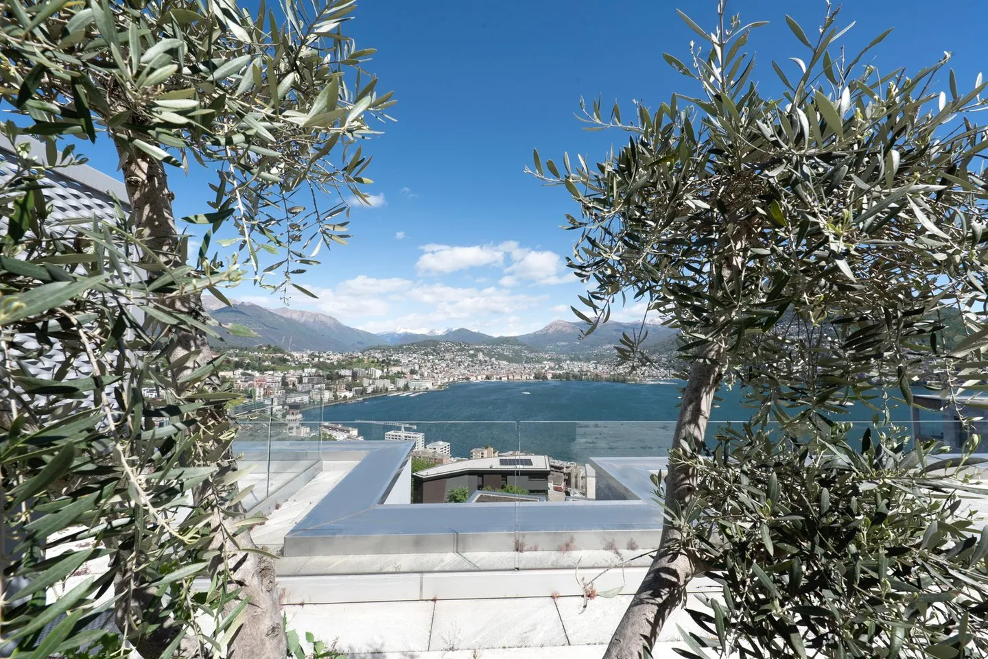 Large Penthouse with View and Rooftop Terrace - Photo 10 of 16