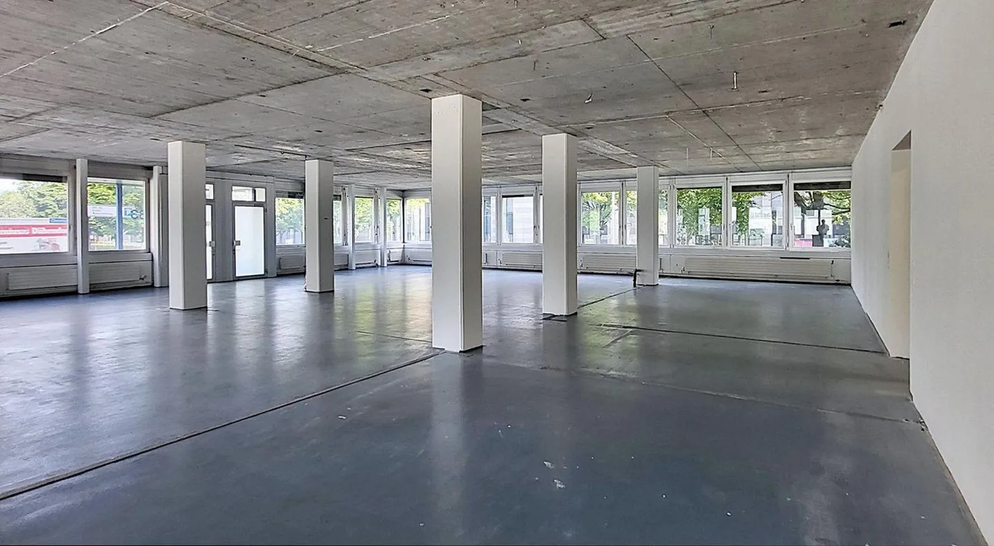 Spazio commerciale al piano terra appena dipinto a Glattbrugg - accesso diretto ... - Foto 4 di 8