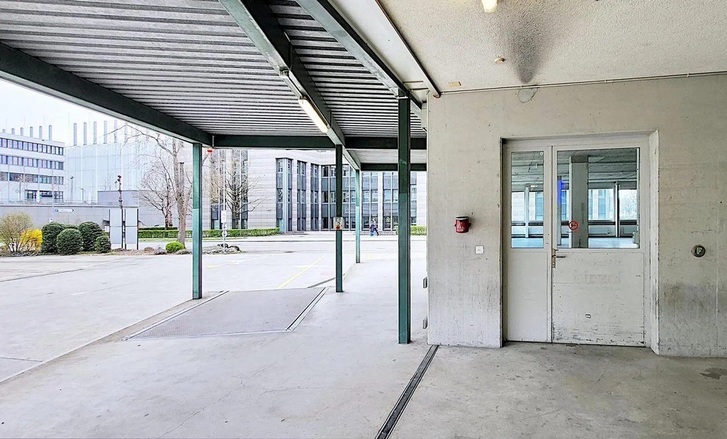 Spazio commerciale al piano terra appena dipinto a Glattbrugg - accesso diretto ... - Foto 5 di 8