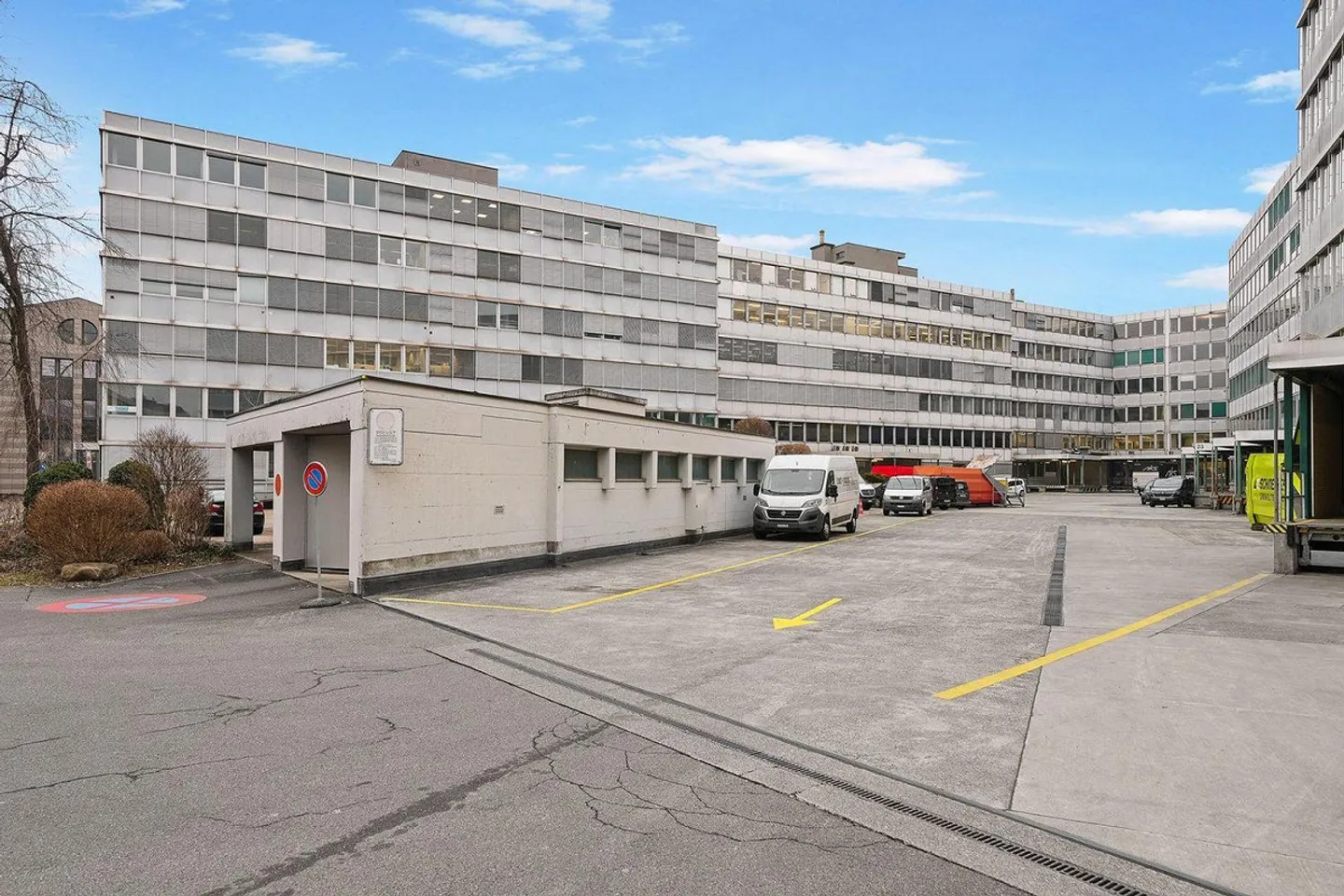 Spazio commerciale al piano terra appena dipinto a Glattbrugg - accesso diretto ... - Foto 7 di 8