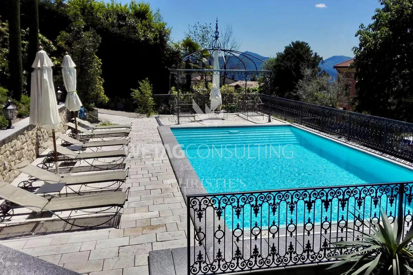 Villa historique Art Nouveau à Curio avec piscine et magnifique jardin à vendre - Photo 6 sur 13