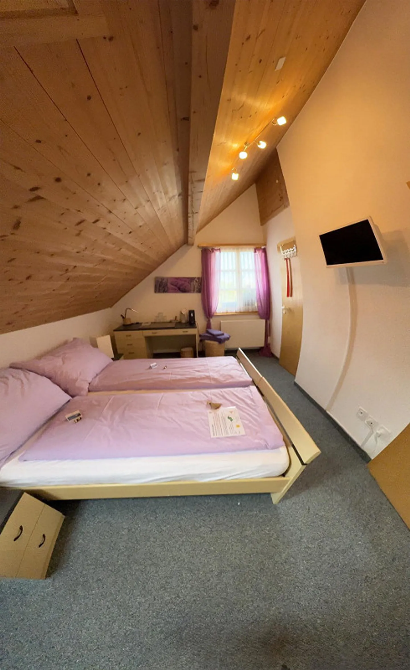 Chambre meublée avec vue magnifique et petit service - Photo 4 sur 4