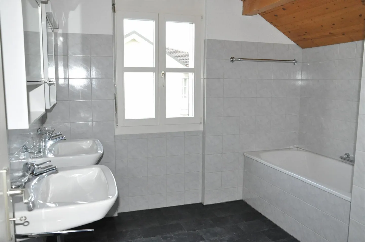schöne, gemütliche 4½ Zimmer-Dach-Wohnung mit Balkon ... - Foto 8 von 13