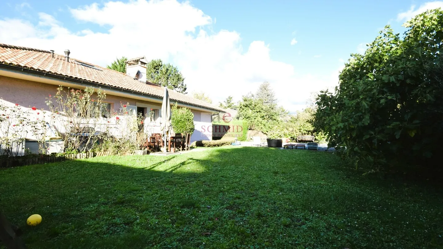 Individual villa with swimming pool to renovate - Photo 2 of 10