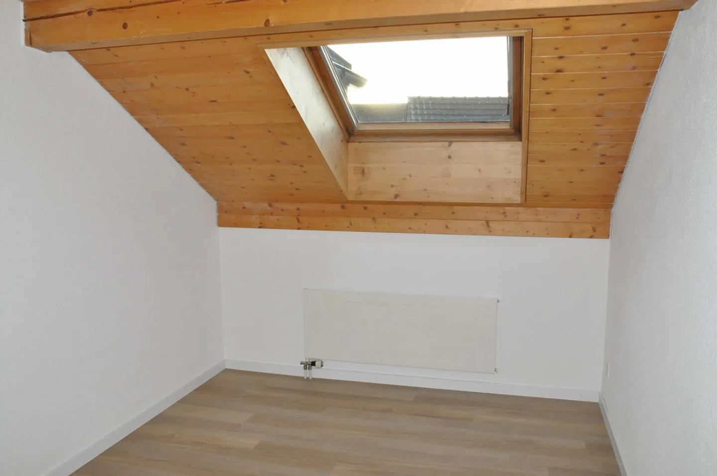 schöne, gemütliche 4½ Zimmer-Dach-Wohnung mit Balkon ... - Foto 5 von 13