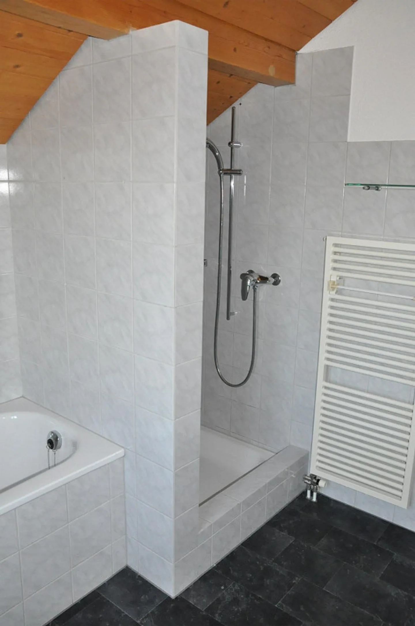 schöne, gemütliche 4½ Zimmer-Dach-Wohnung mit Balkon ... - Foto 10 von 13