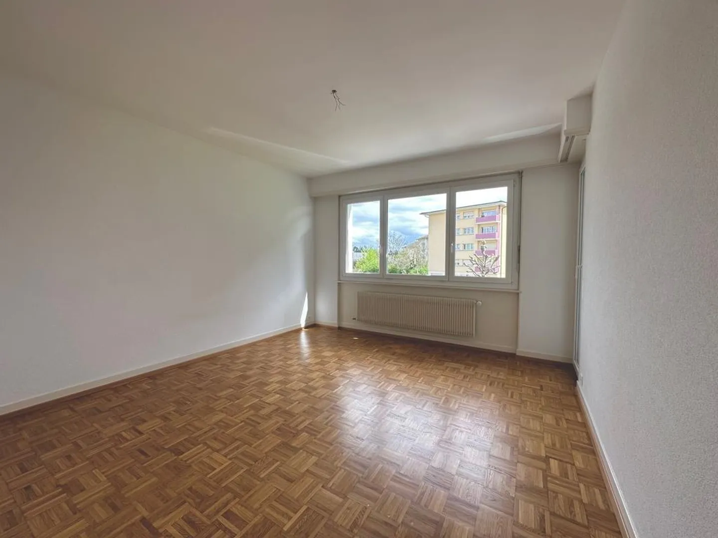 Apartment with 4.5 rooms for rent - Photo 2 of 4