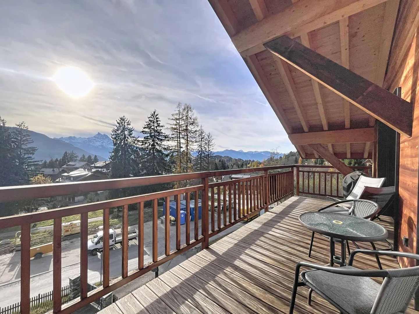 Luxury Apartment with Mountain View - Photo 2 of 10