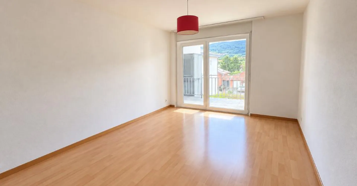 Spacieux appartement de 4.5 pièces avec balcon - Photo 2 sur 6
