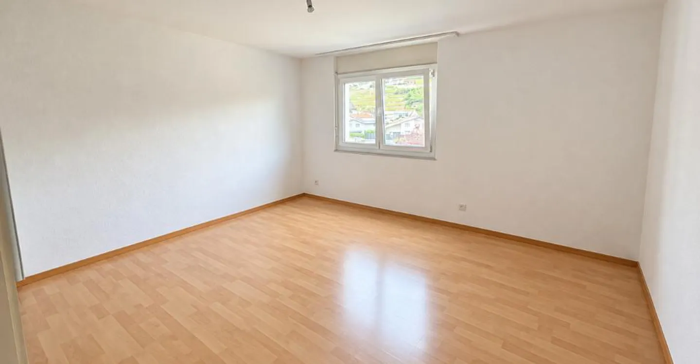 Spacieux appartement de 4.5 pièces avec balcon - Photo 3 sur 6