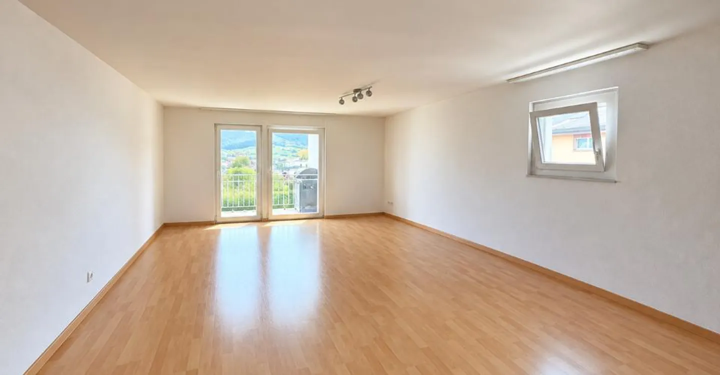 Spacieux appartement de 4.5 pièces avec balcon - Photo 1 sur 6