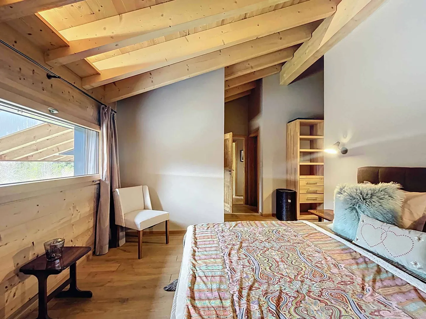 Luxury Apartment with Mountain View - Photo 6 of 10