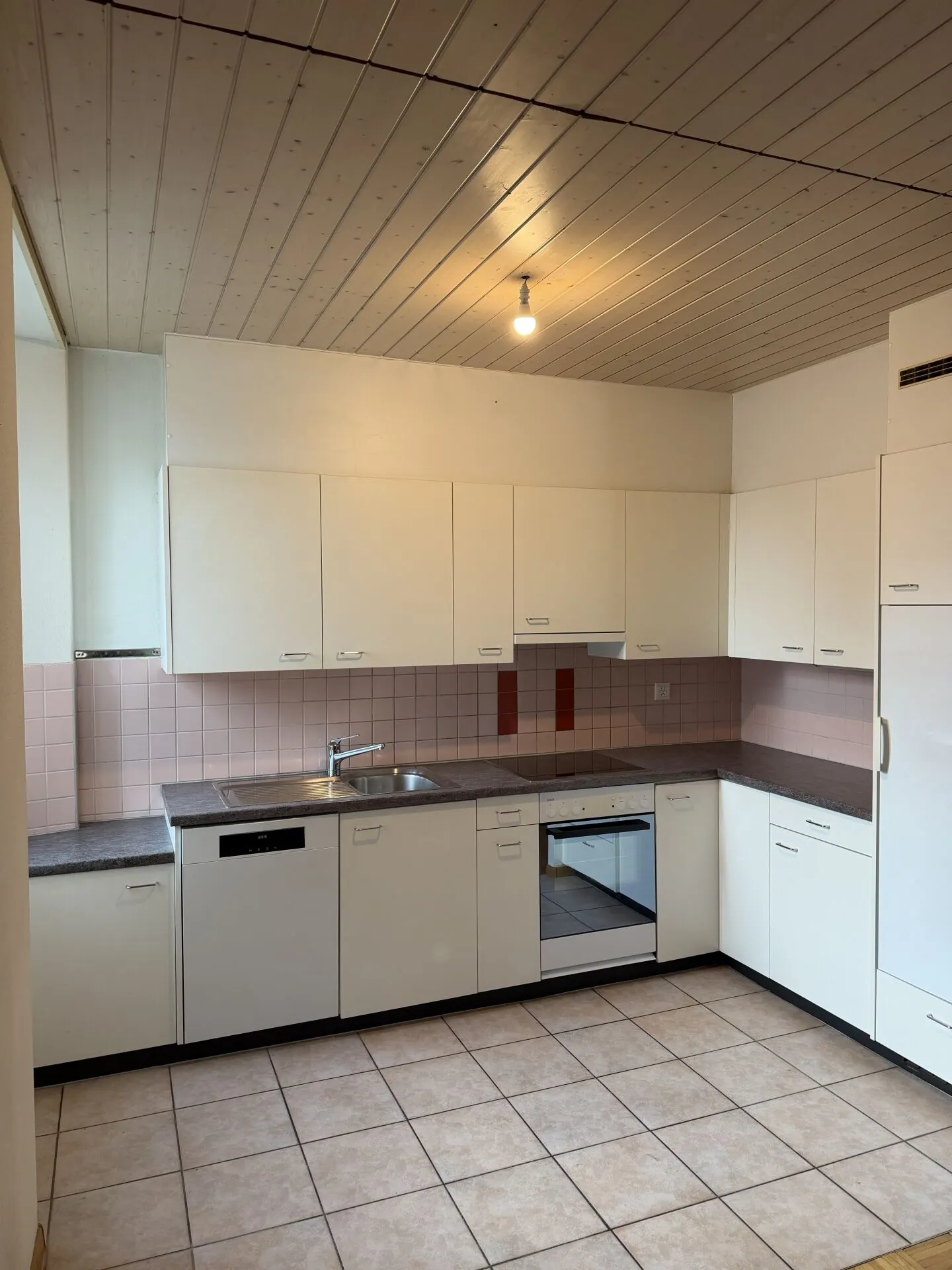 Spacious apartment in the city center - Photo 2 of 8