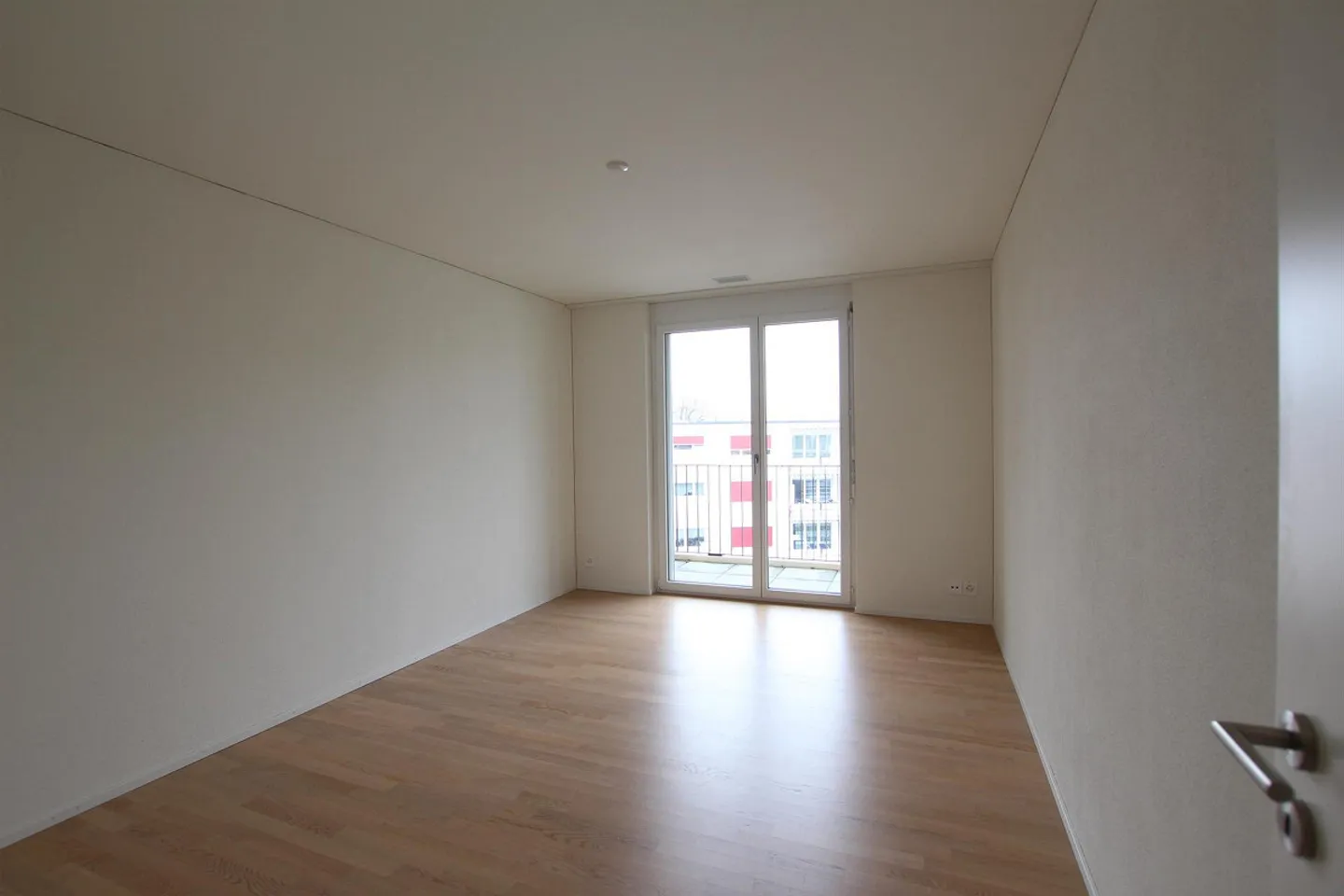 Top modern 4.5-room apartment available immediately - Photo 2 of 6