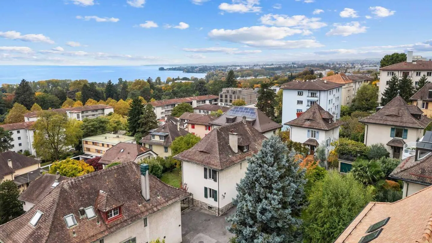 Characterful 9-room house, quiet, greenery and strategic location - Photo 2 of 13