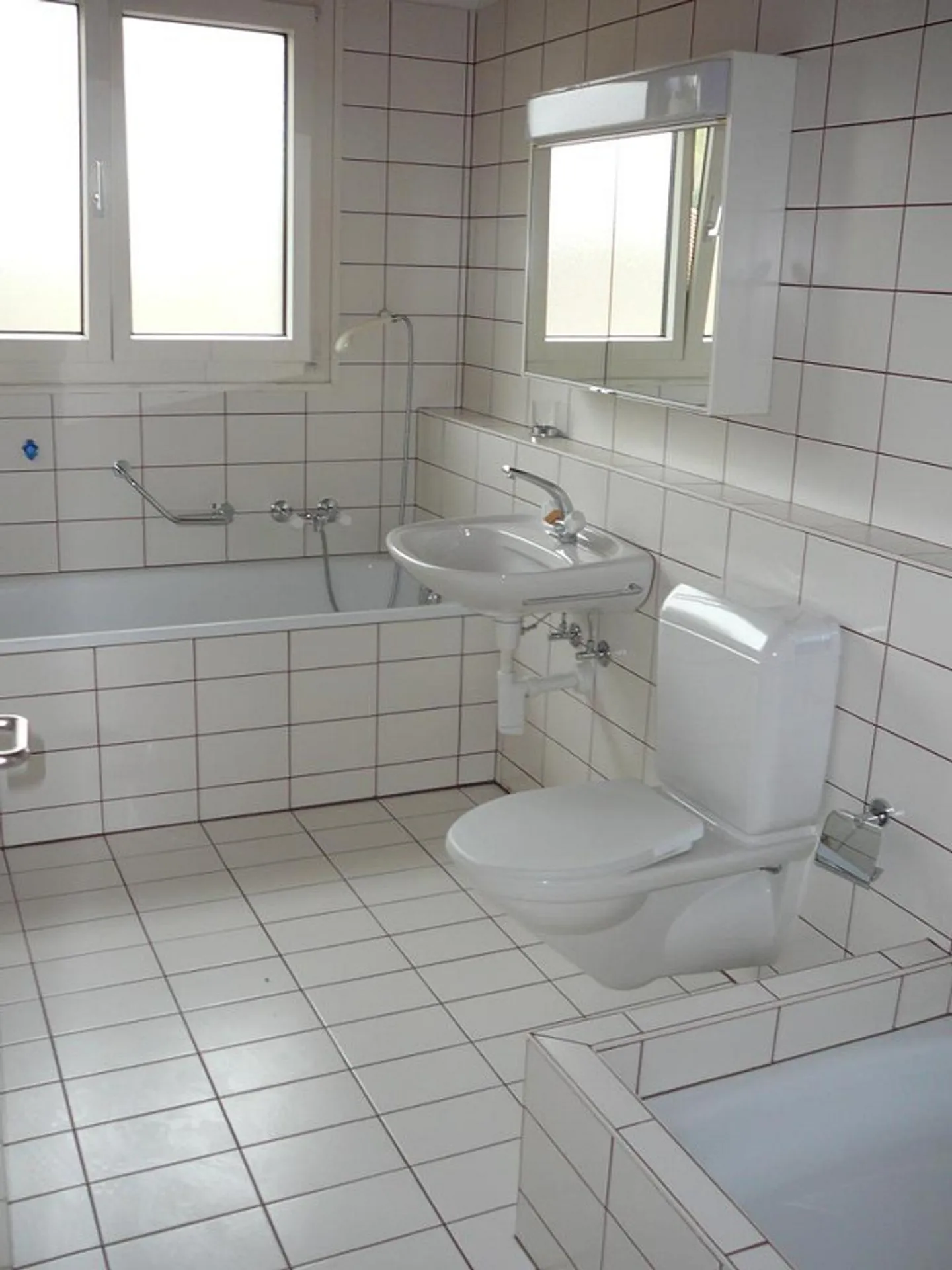 Appartement sous les combles lumineux incluant une salle de bricolage et un compartiment de cave - Photo 3 sur 10