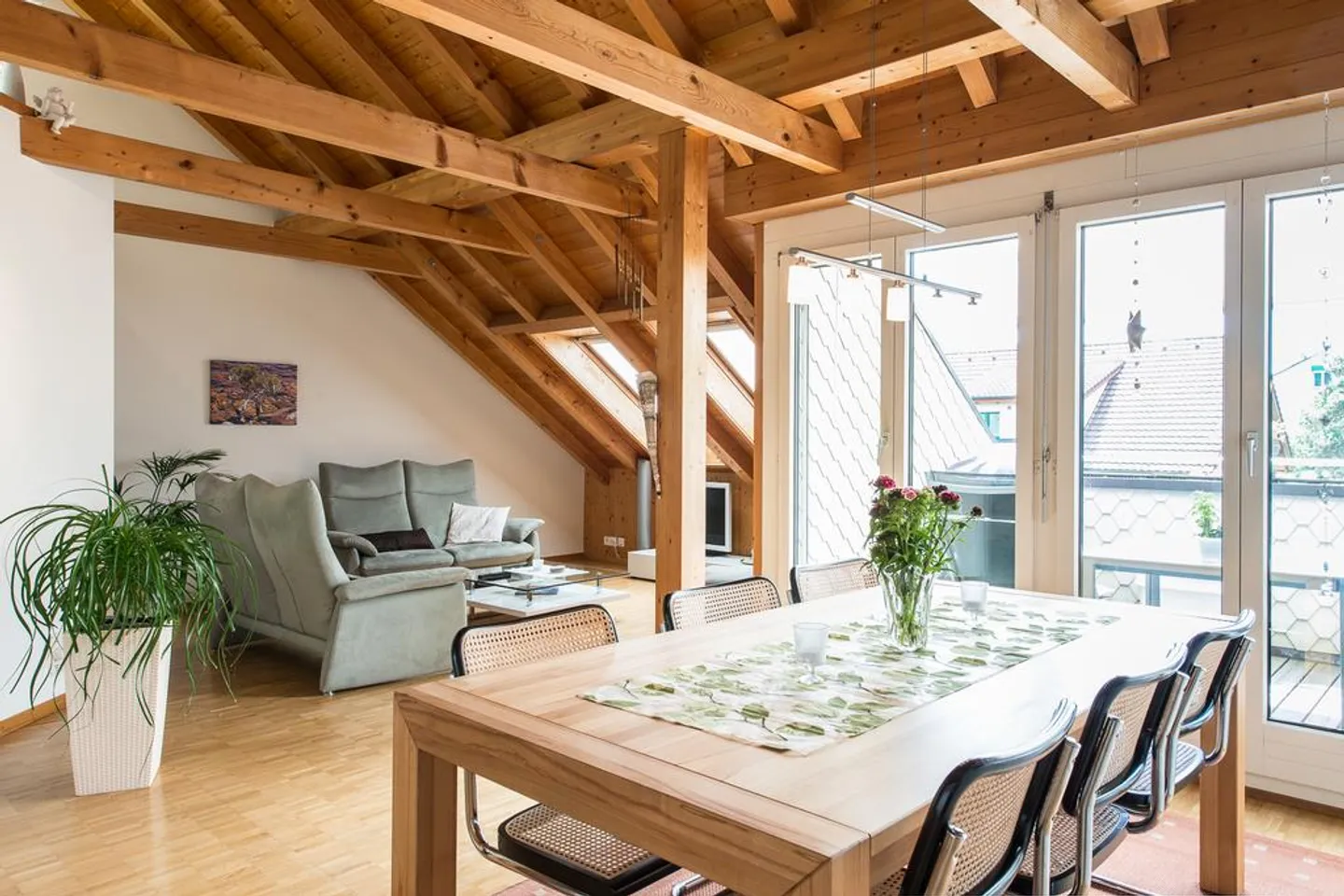Appartement sous les combles lumineux incluant une salle de bricolage et un compartiment de cave - Photo 5 sur 10