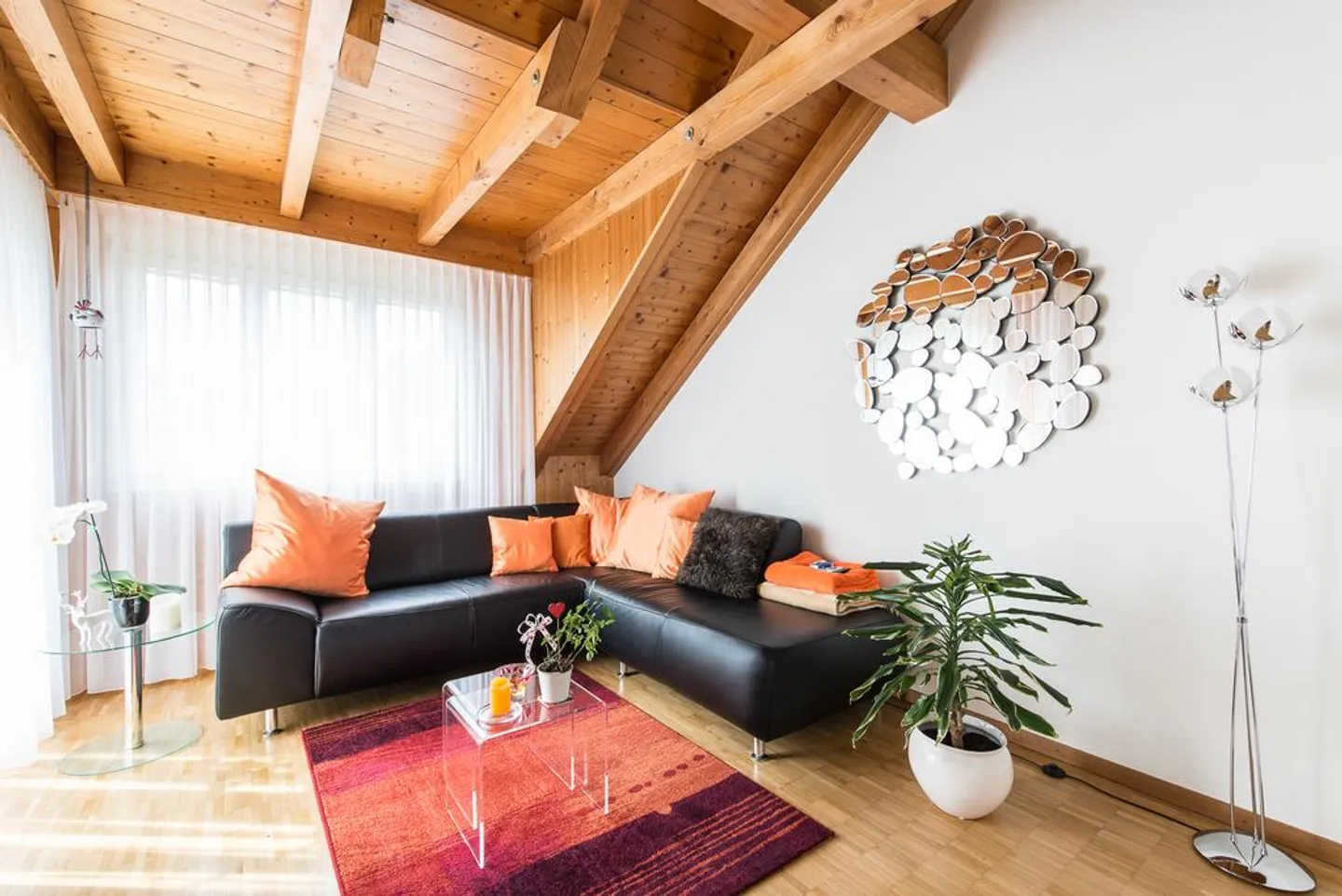 Appartement sous les combles lumineux incluant une salle de bricolage et un compartiment de cave - Photo 6 sur 10