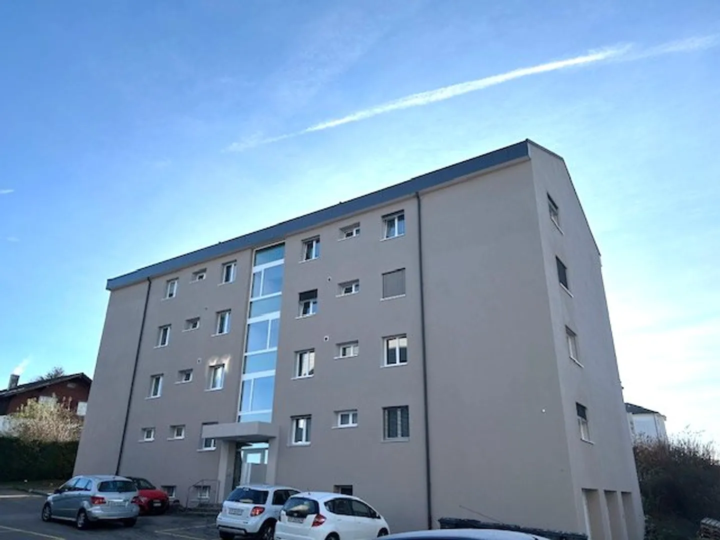3,5-Zimmer-Wohnung in einem renovierten Gebäude im 2. Stock - Foto 1 von 5