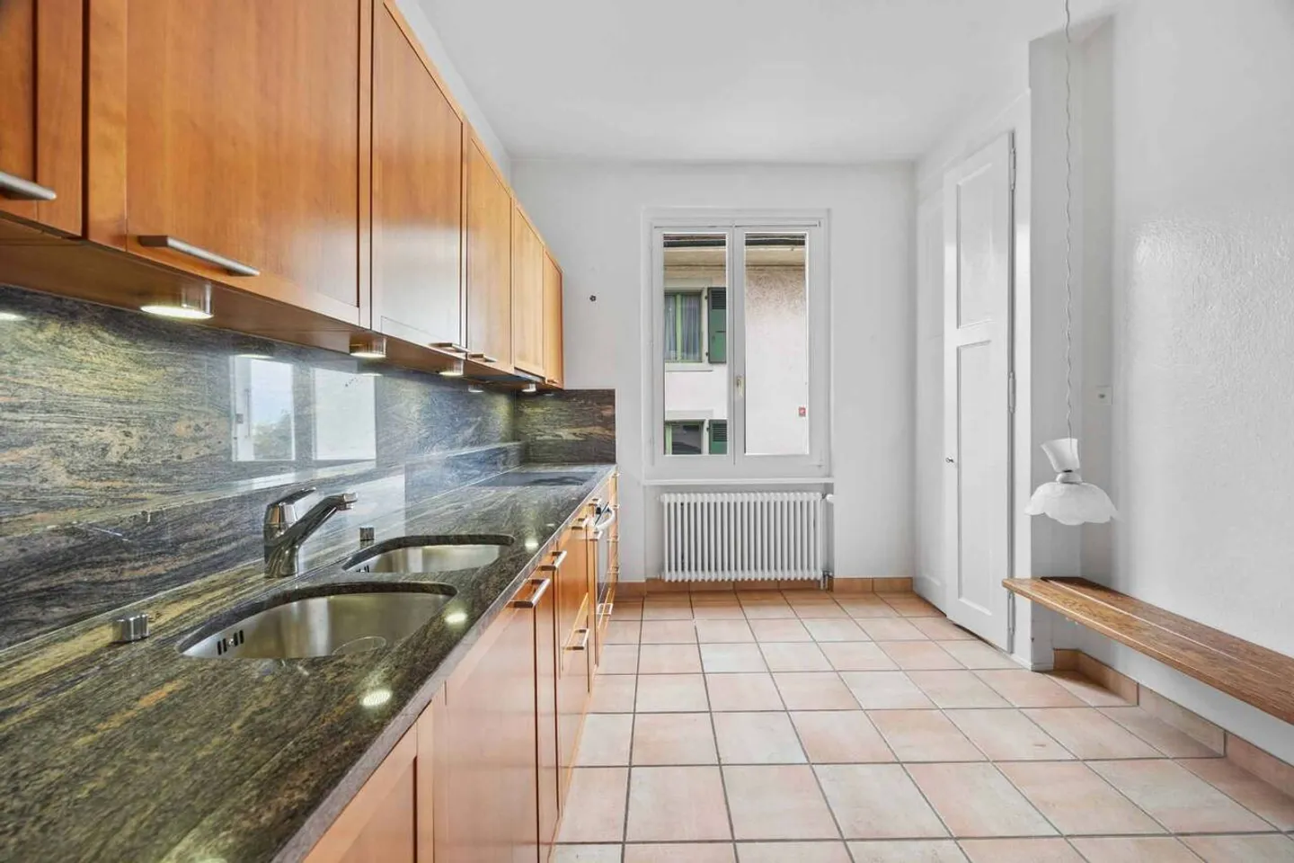 Characterful 9-room house, quiet, greenery and strategic location - Photo 9 of 13