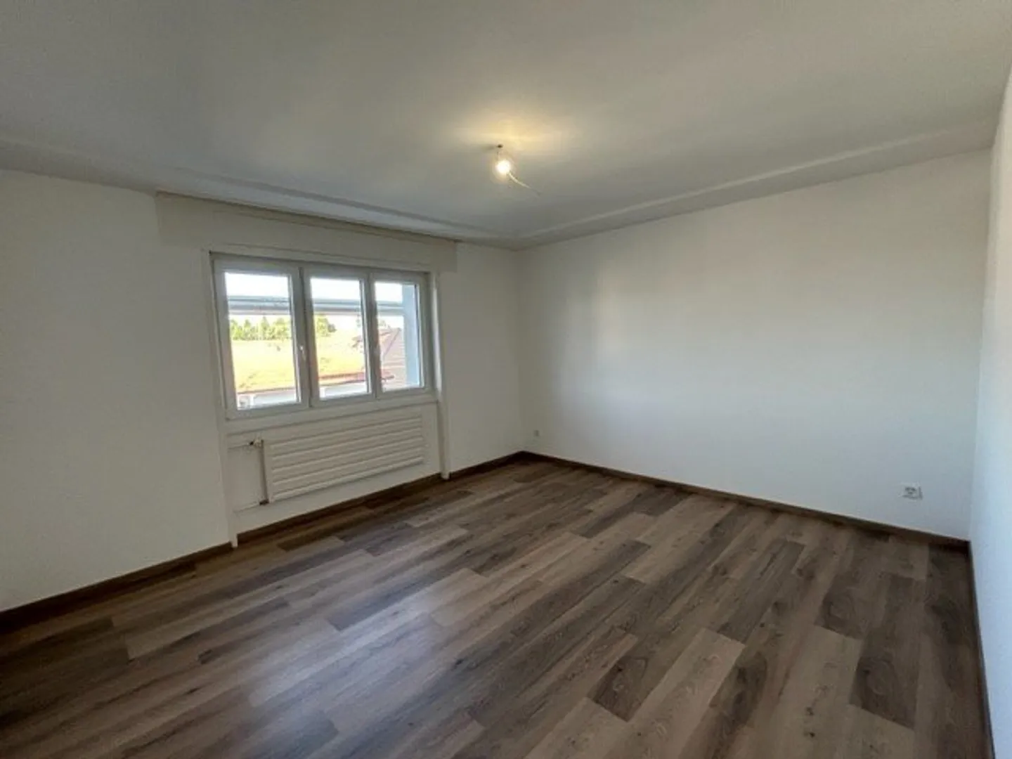 3,5-Zimmer-Wohnung in einem renovierten Gebäude im 2. Stock - Foto 4 von 5