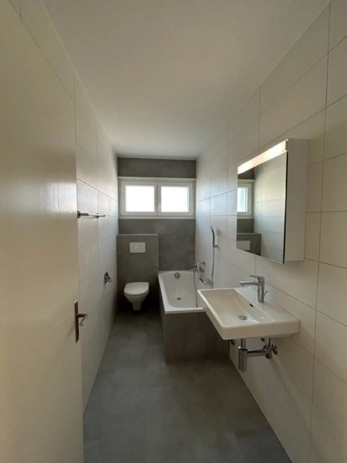 3,5-Zimmer-Wohnung in einem renovierten Gebäude im 2. Stock - Foto 5 von 5