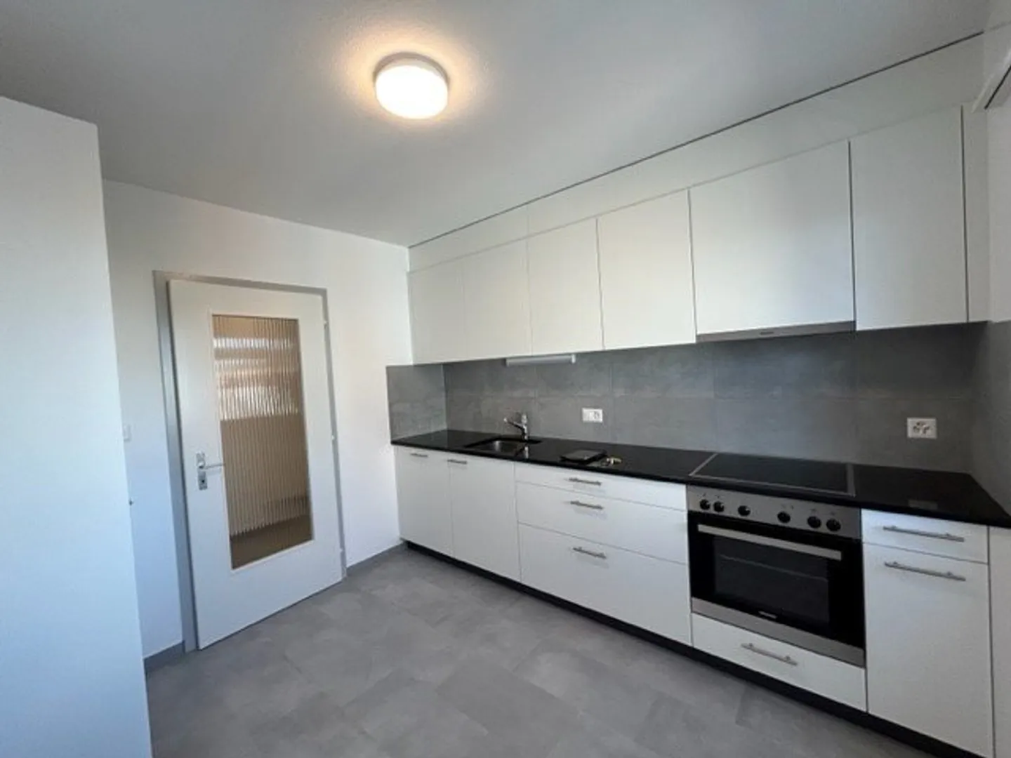 3,5-Zimmer-Wohnung in einem renovierten Gebäude im 2. Stock - Foto 2 von 5