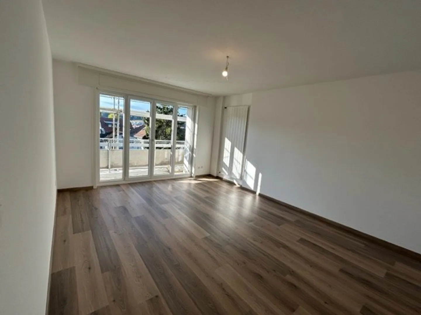 3,5-Zimmer-Wohnung in einem renovierten Gebäude im 2. Stock - Foto 3 von 5