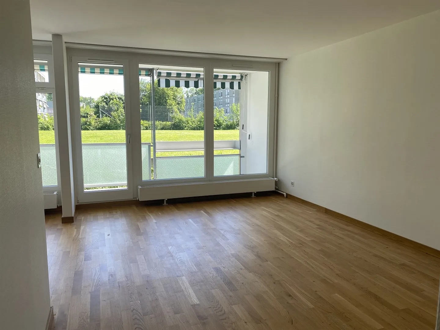 Appartement rénové de 3,5 pièces avec vue sur la verdure - Photo 1 sur 10