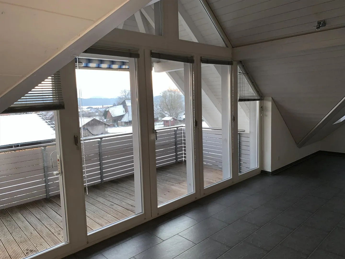 grosszügige 3.5-Zimmer-Dachwohnung mit Top-Aussicht in Grossaffoltern - Foto 4 von 15