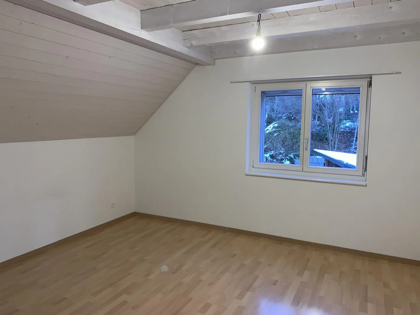 grosszügige 3.5-Zimmer-Dachwohnung mit Top-Aussicht in Grossaffoltern - Foto 12 von 15