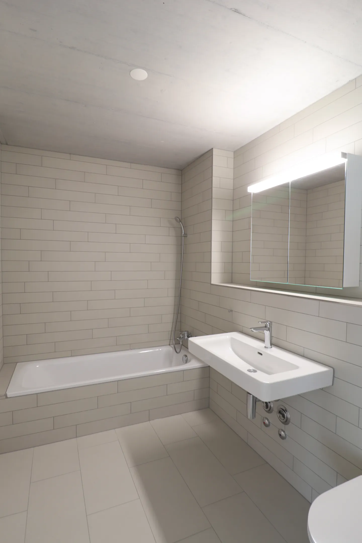 Appartement moderne de 3,5 pièces au cœur de Malters - Photo 3 sur 6