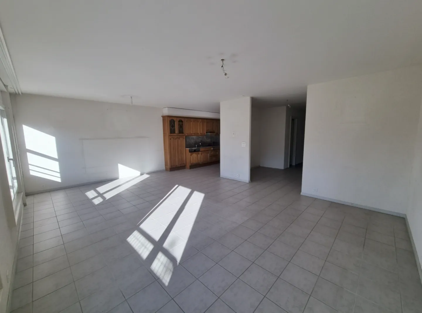 3.5 Room Apartment - Photo 2 of 12