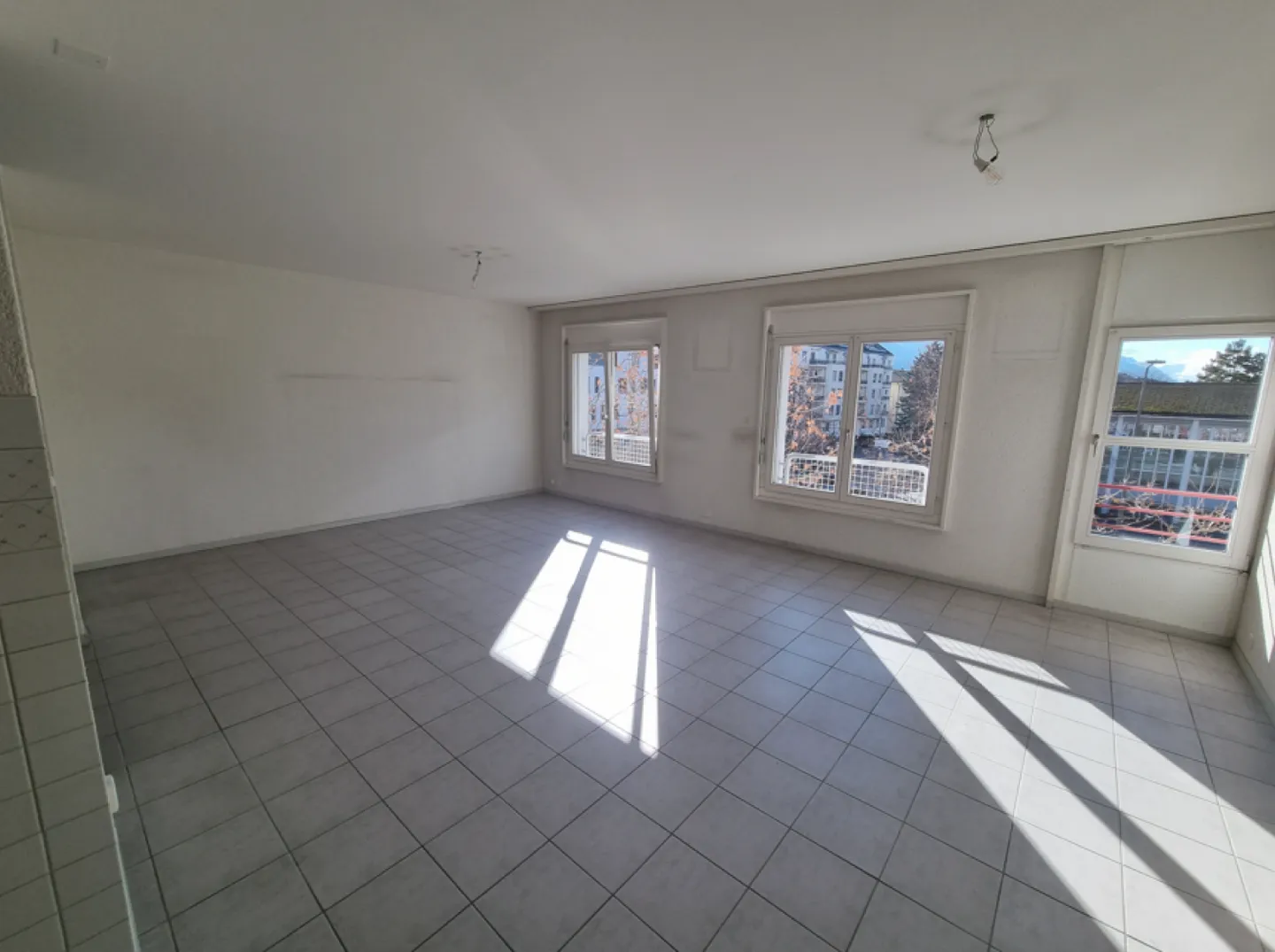 3.5 Room Apartment - Photo 3 of 12