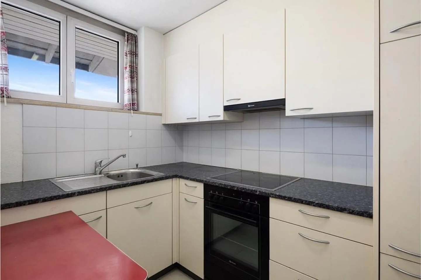3.5-Zimmer-Dachwohnung mit viel Gestaltungspotenzial - Photo 3 of 6