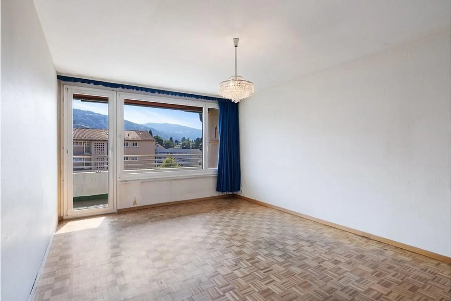 3.5-Zimmer-Dachwohnung mit viel Gestaltungspotenzial - Photo 4 of 6