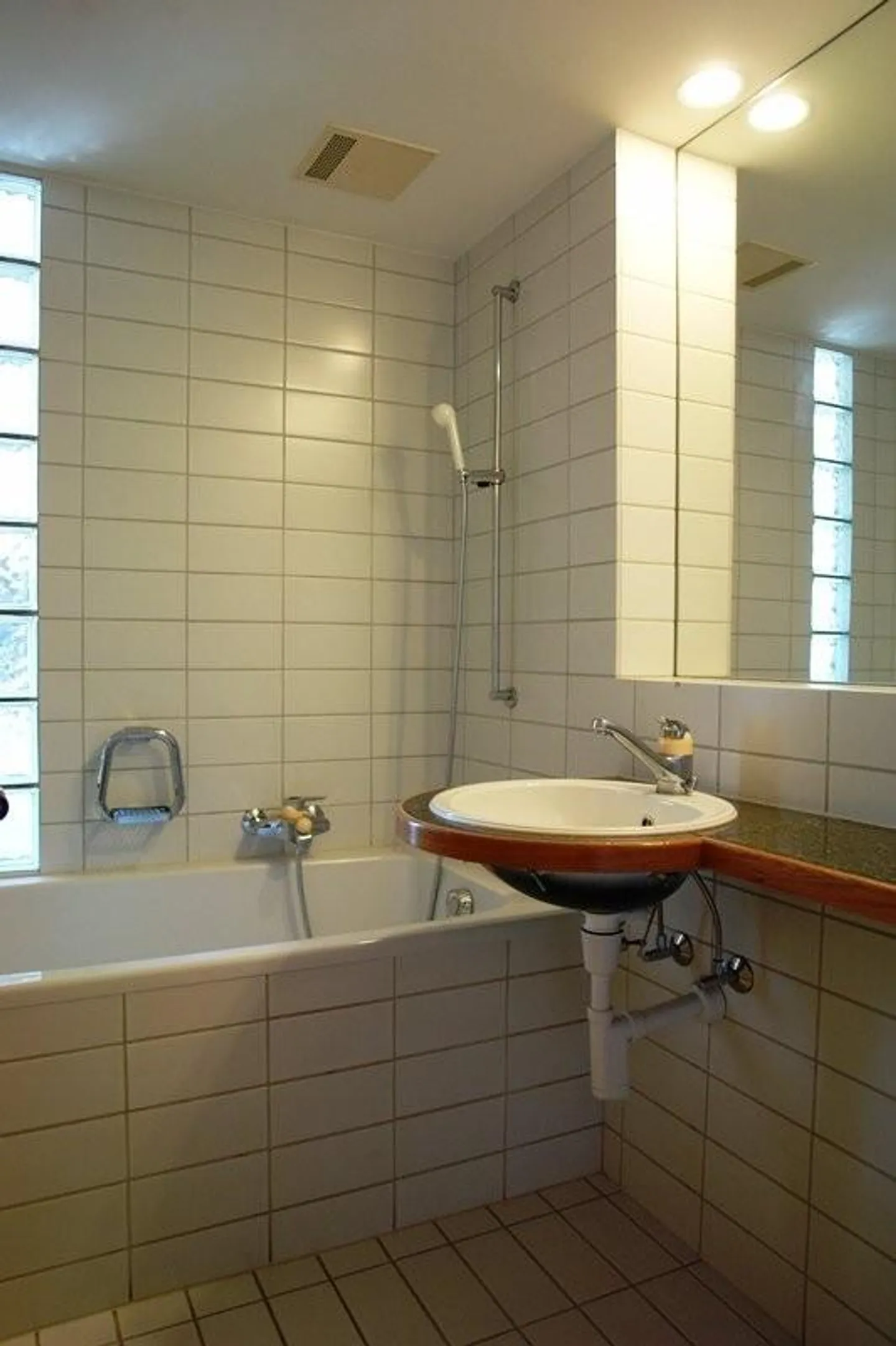 Maisonette-Dachwohnung dans un immeuble historique - Photo 3 sur 9