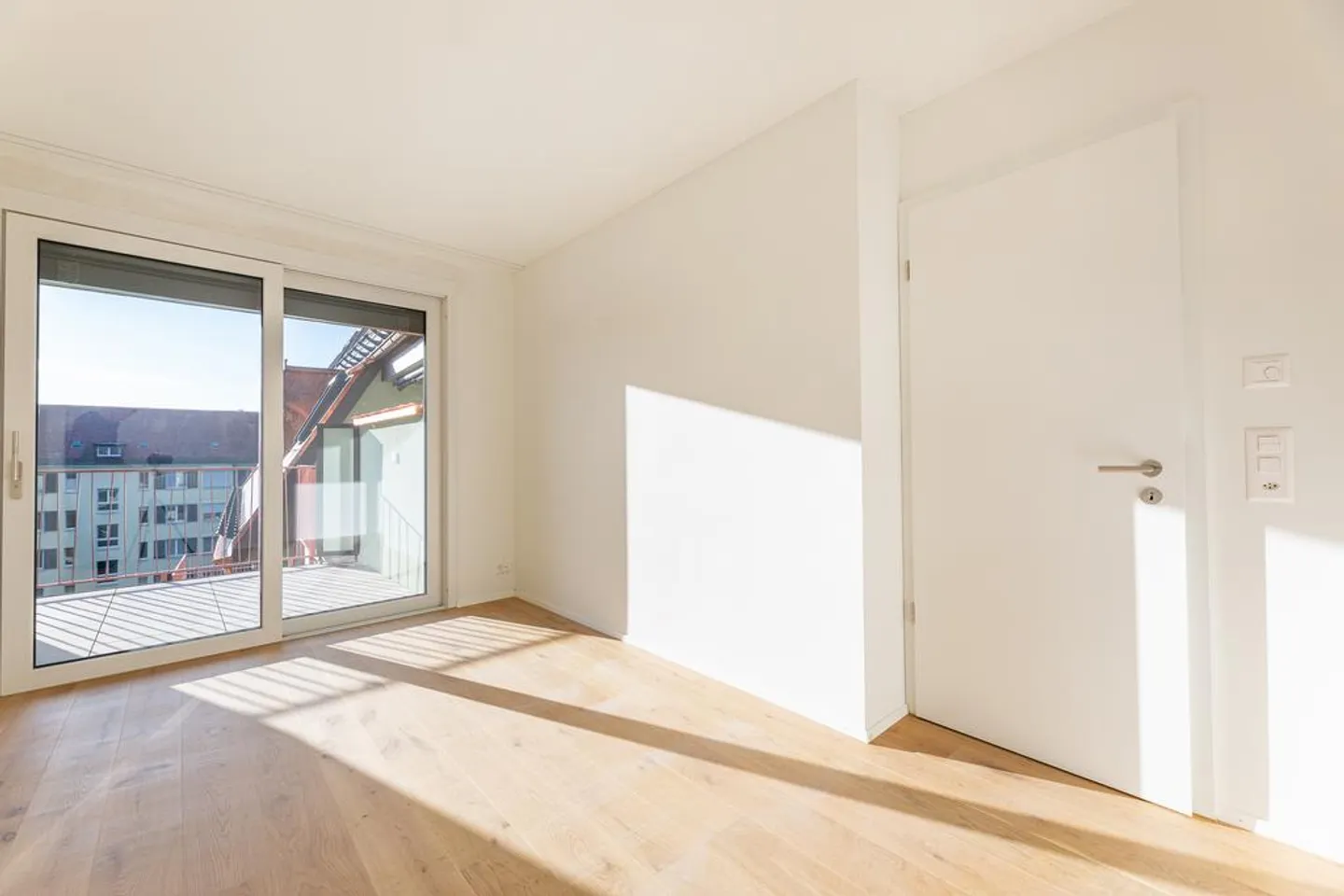 Vivere sopra i tetti di Zurigo - direttamente ad Albisriederplatz - Foto 2 di 12