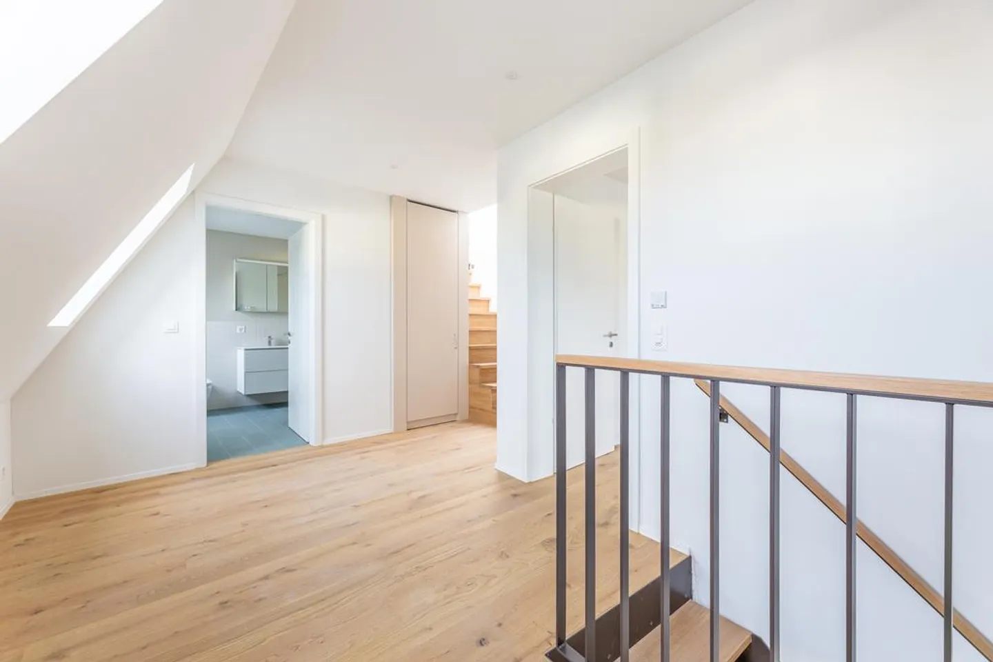 Vivere sopra i tetti di Zurigo - direttamente ad Albisriederplatz - Foto 10 di 12