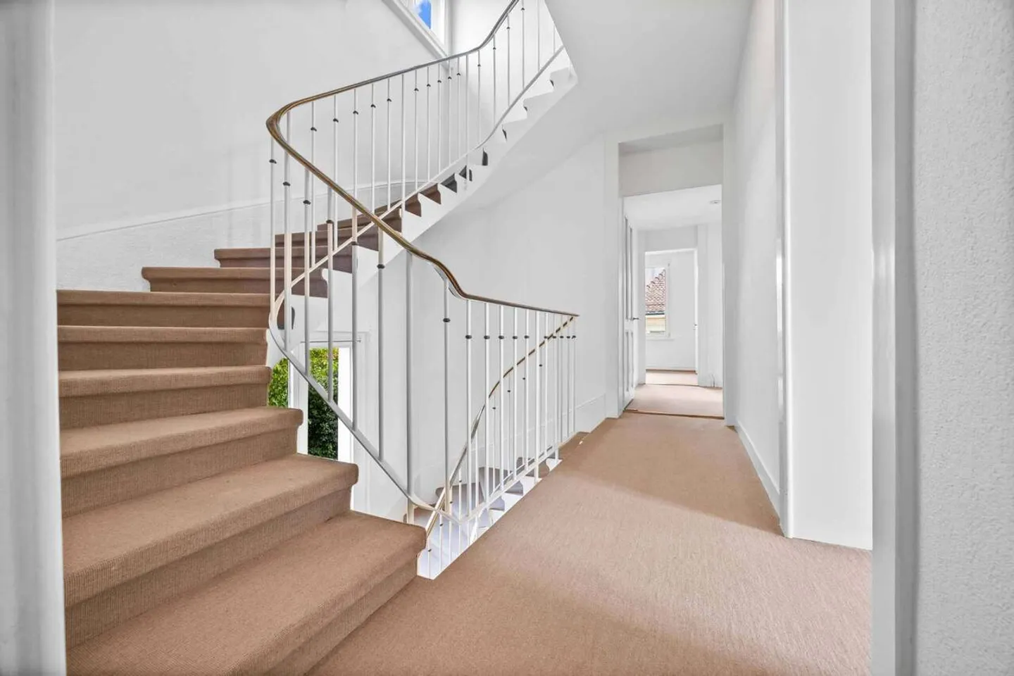 Characterful 9-room house, quiet, greenery and strategic location - Photo 11 of 13