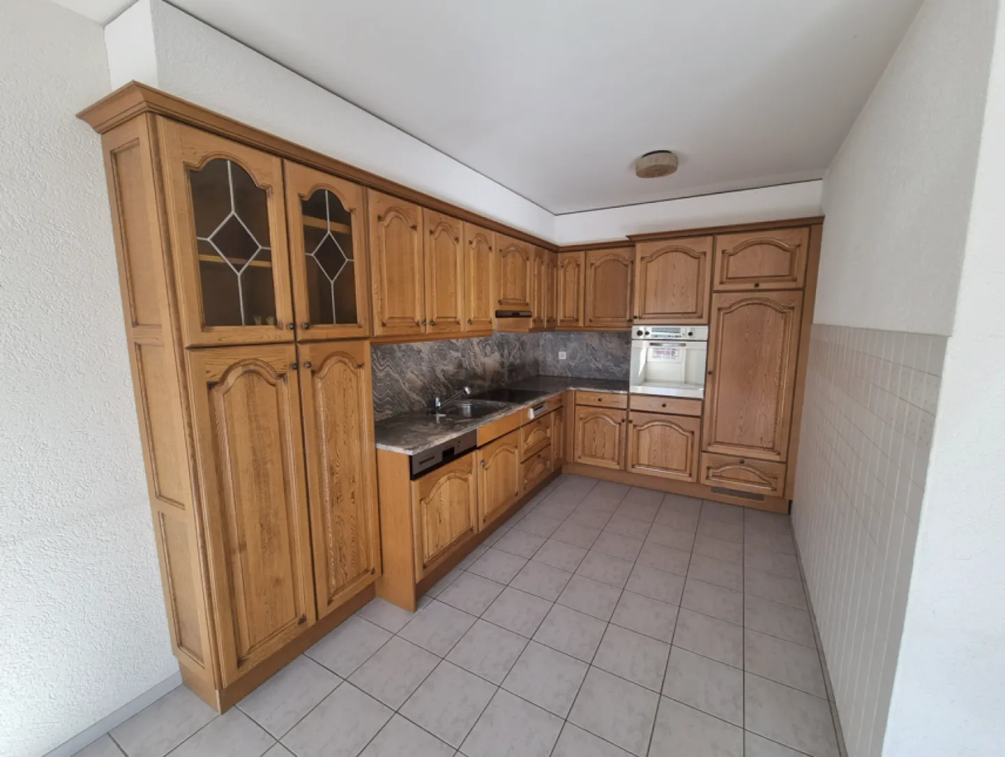 3.5 Room Apartment - Photo 8 of 12