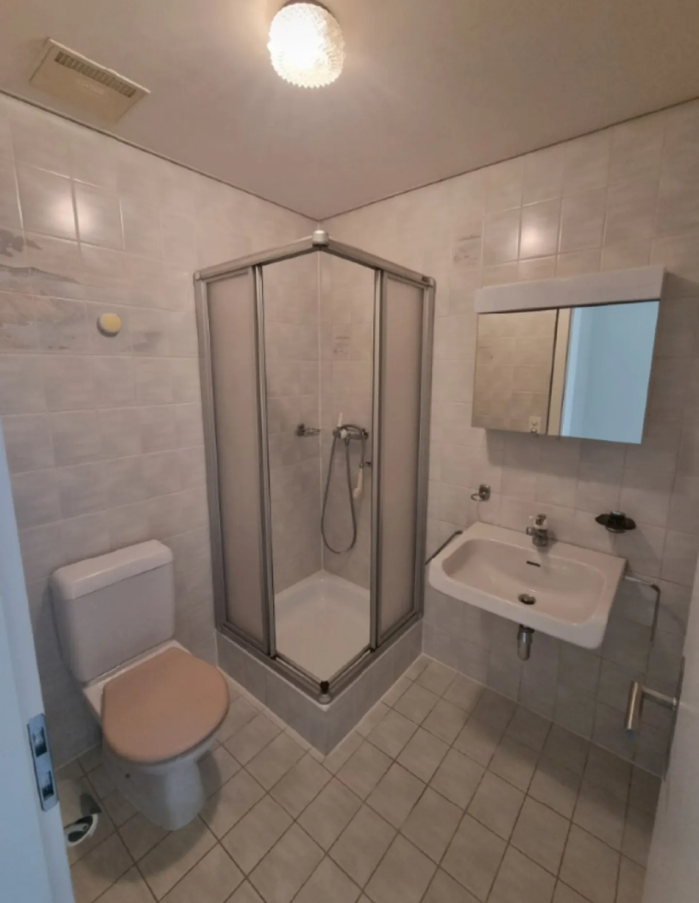 3.5 Room Apartment - Photo 9 of 12