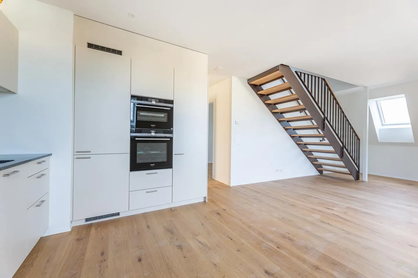 Vivere sopra i tetti di Zurigo - direttamente ad Albisriederplatz - Foto 5 di 12