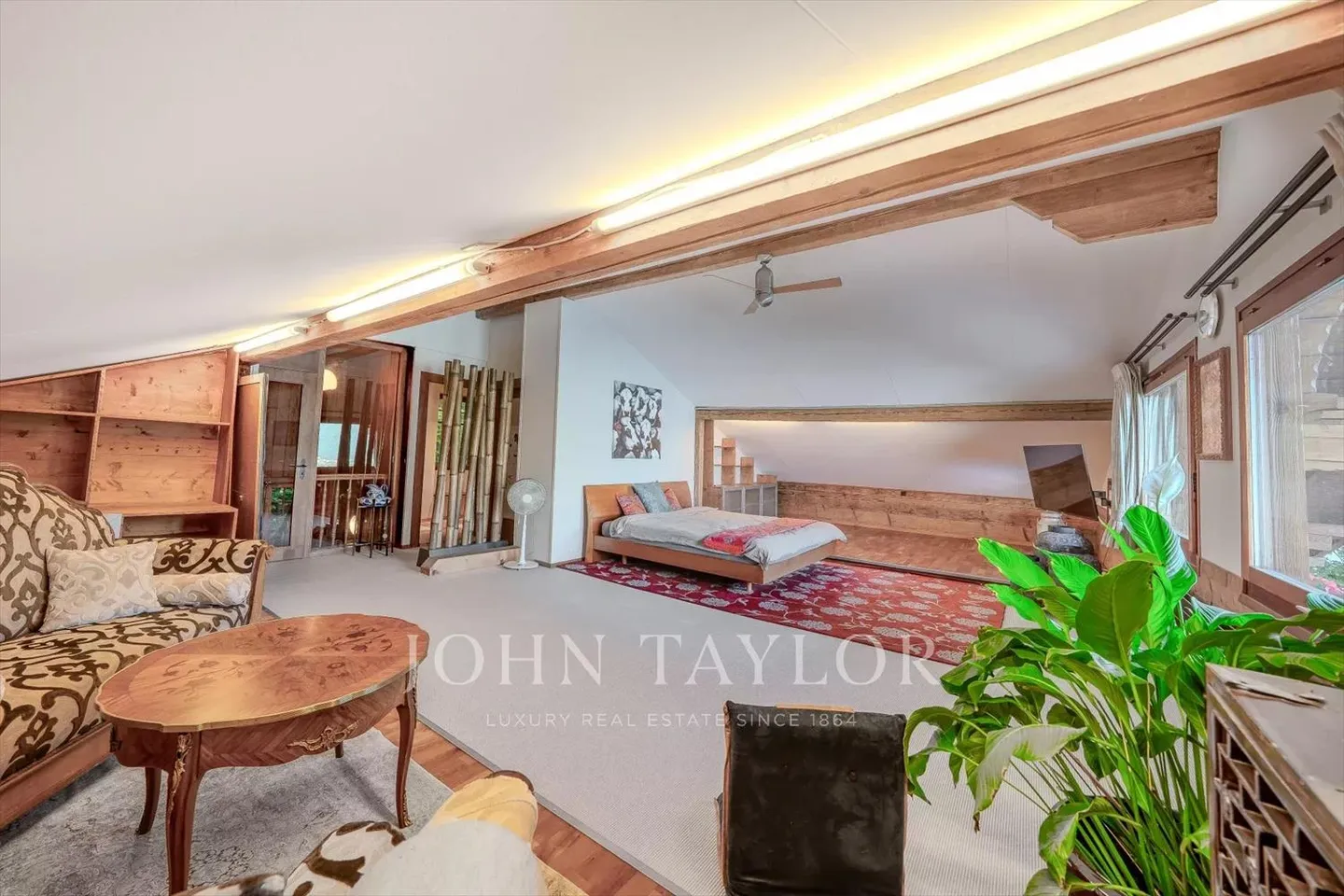 Magnificent chalet with exceptional views of the lake and mountains - Photo 7 of 13