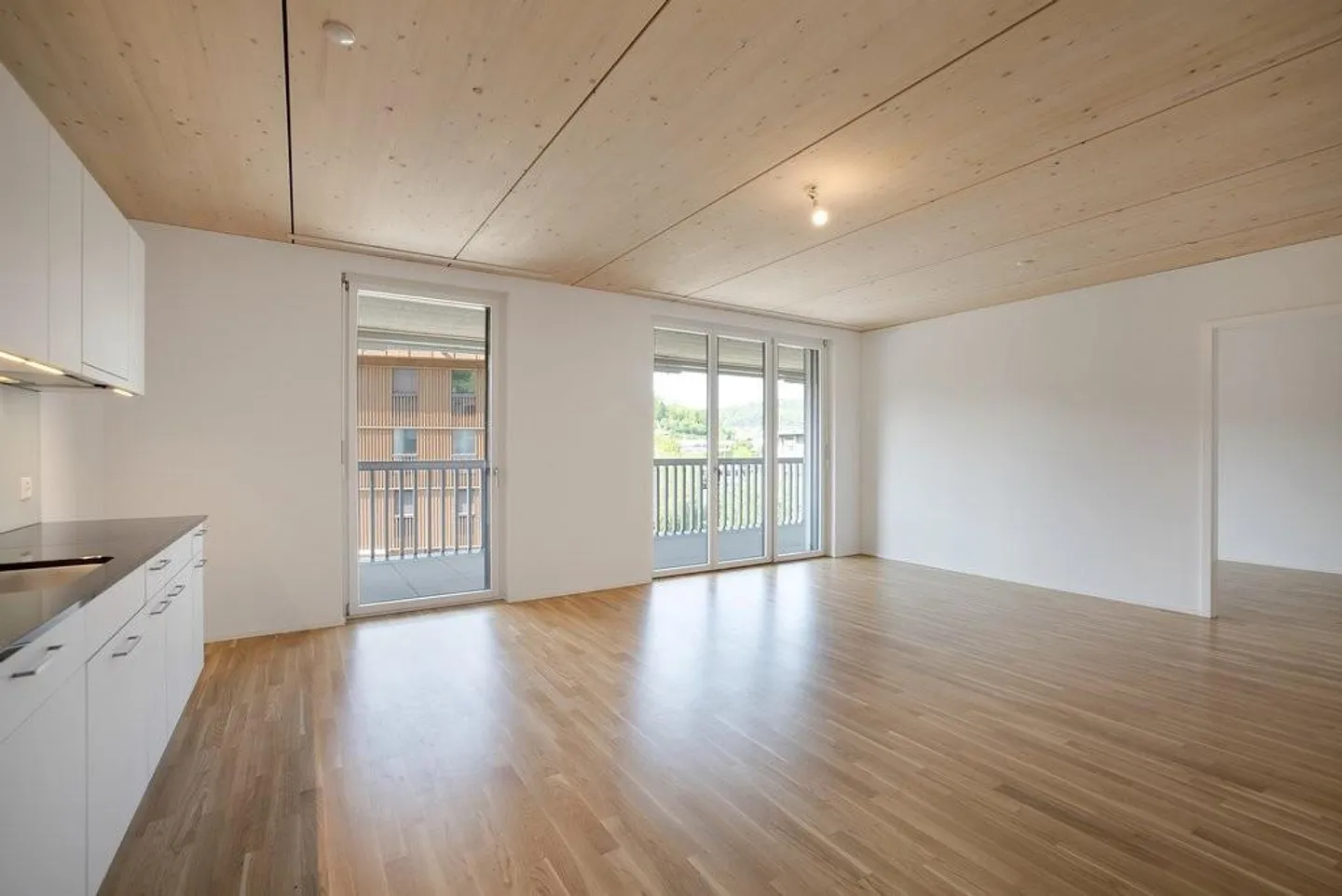 Quiet living in a central location - Photo 3 of 7