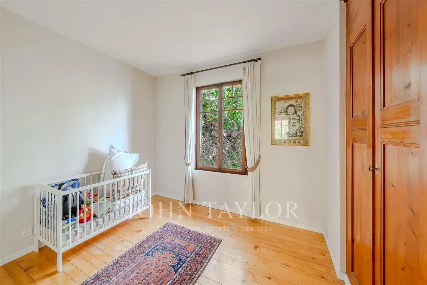 Magnificent chalet with exceptional views of the lake and mountains - Photo 11 of 13